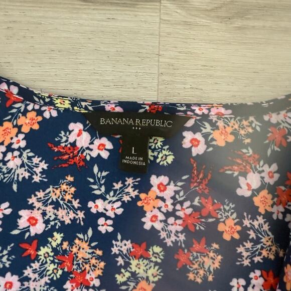 Banana Republic Navy Blue Floral Print Wrap Top Blouse Size Large - Picture 3 of 5